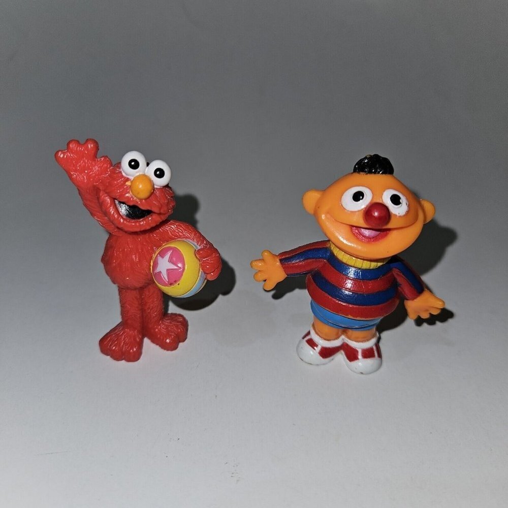 2 Sesame Street Toy Figures Lot Ernie Elmo Play Ball Cake Topper